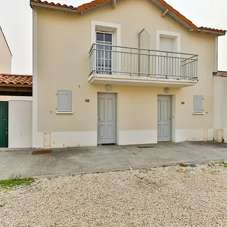 Maison Les Bains De 20 *